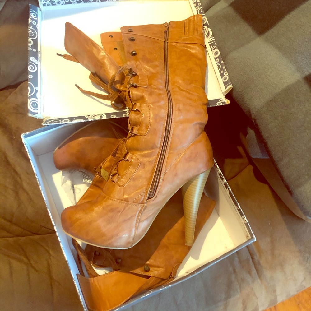 Heeled boot